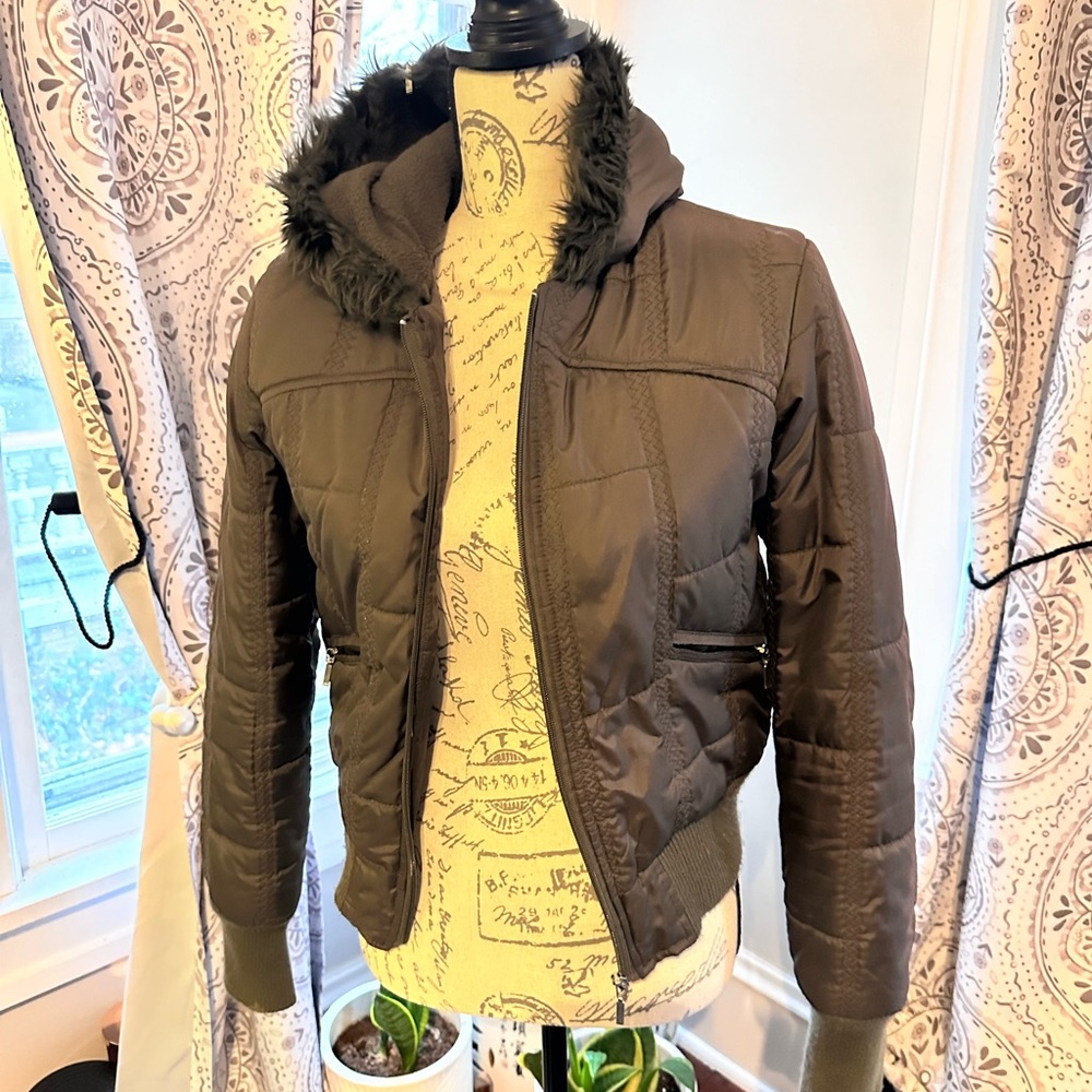 Woman’s Puffy Bomber Jacket.